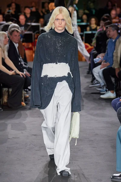 Look 27
